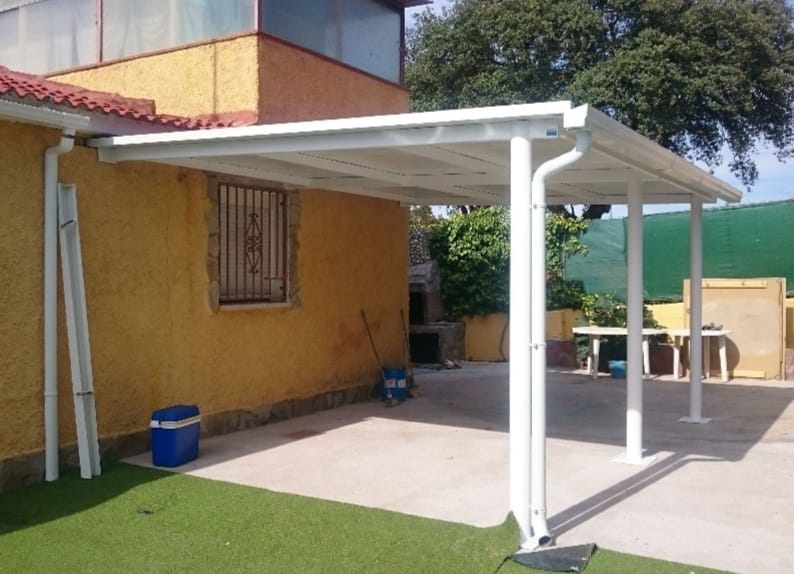 Toldo con sistema motorizado